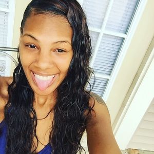 Meet your Posher, Alexis